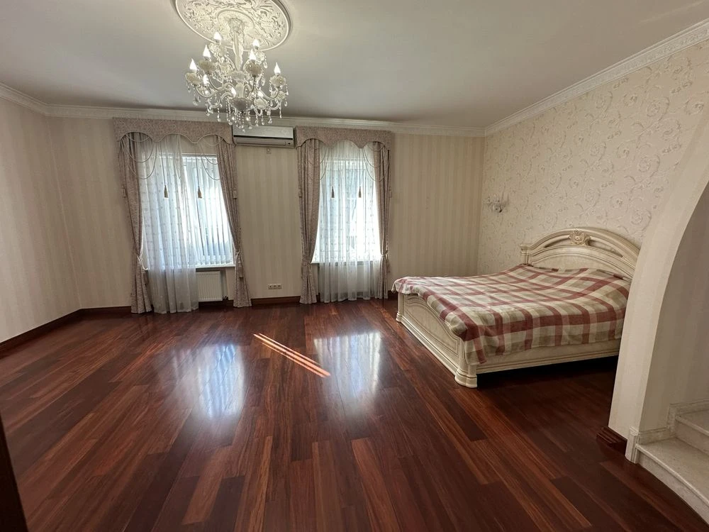 Шикарная квартира на земле в центре г Николаев 150м2