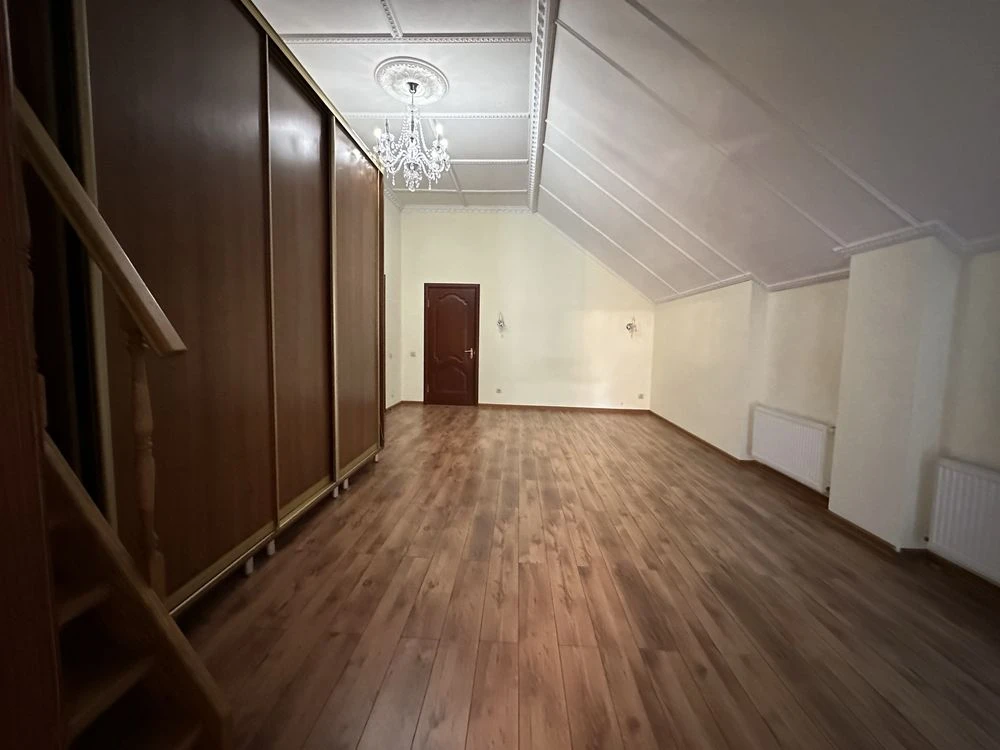Шикарная квартира на земле в центре г Николаев 150м2