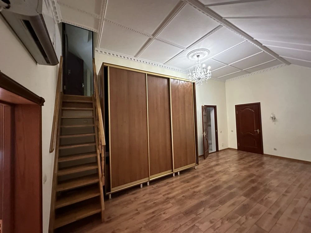 Шикарная квартира на земле в центре г Николаев 150м2