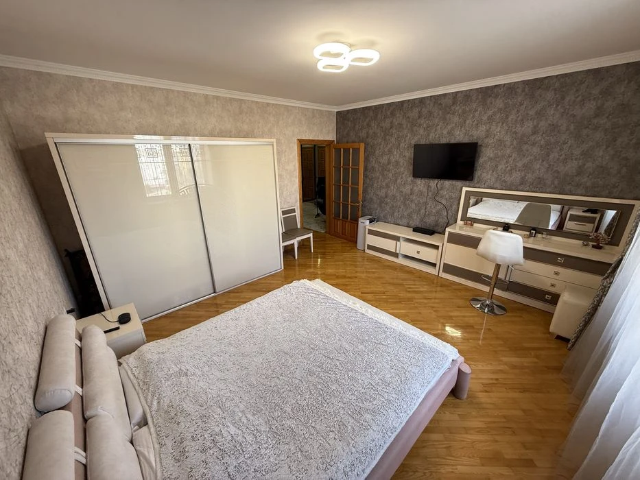 Продажа  2 уровневой квартиры с гаражом р-н Яхт клуба, 8 при