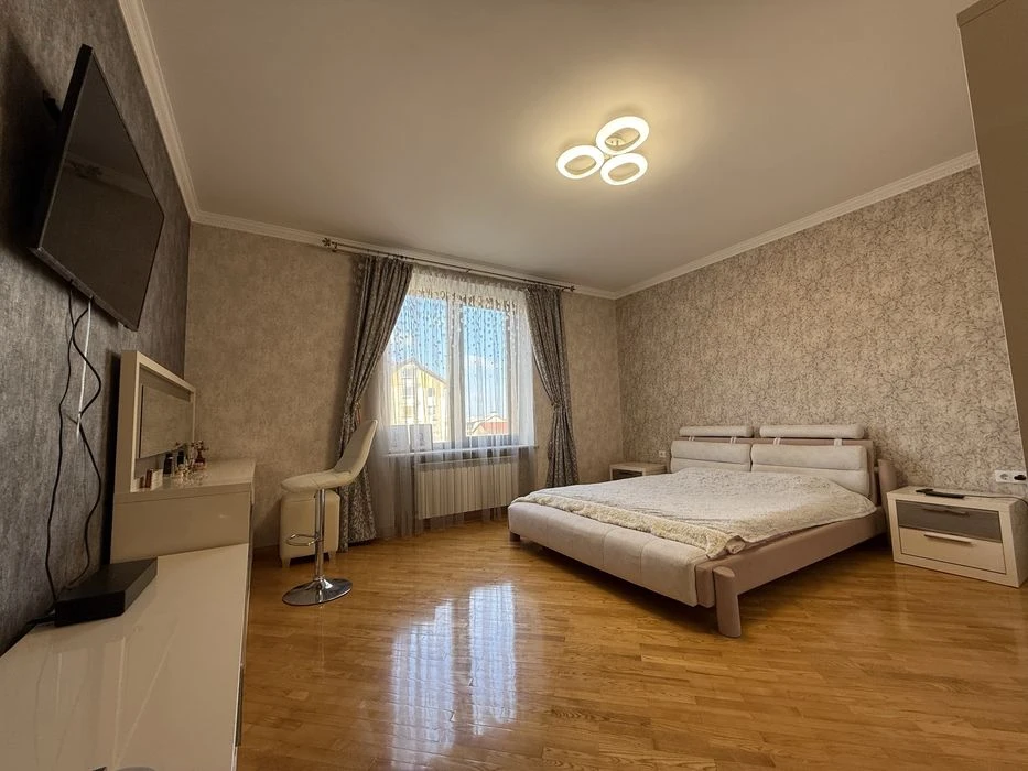 Продажа  2 уровневой квартиры с гаражом р-н Яхт клуба, 8 при
