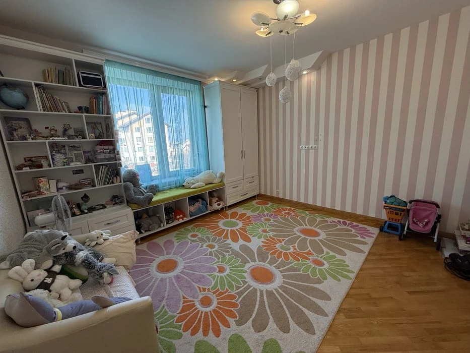 Продажа  2 уровневой квартиры с гаражом р-н Яхт клуба, 8 при