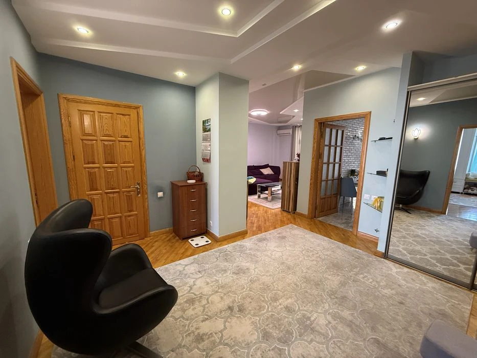 Продажа  2 уровневой квартиры с гаражом р-н Яхт клуба, 8 при