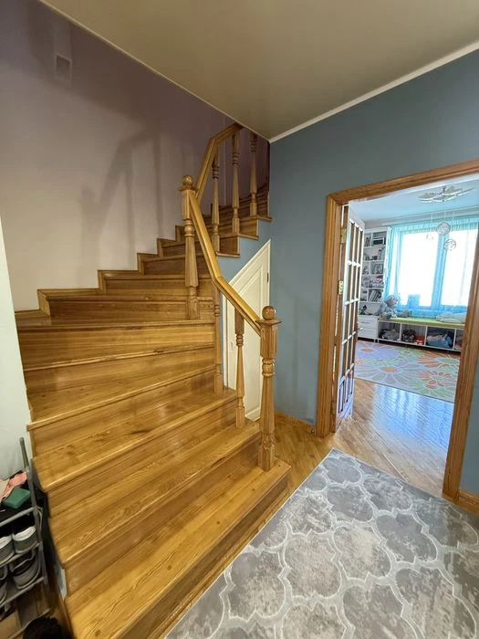 Продажа  2 уровневой квартиры с гаражом р-н Яхт клуба, 8 при