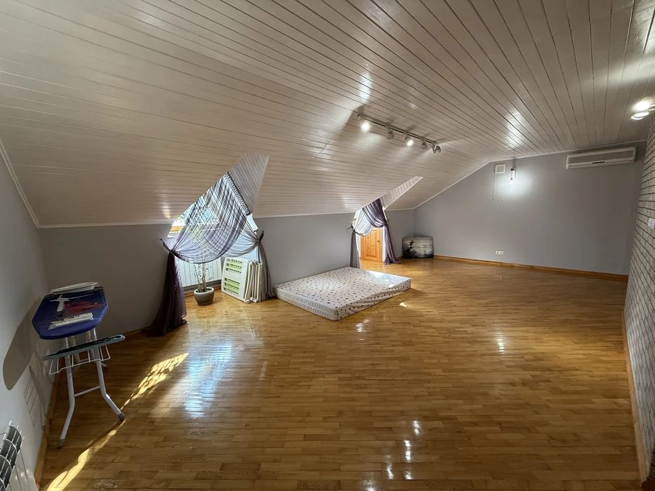 Продажа  2 уровневой квартиры с гаражом р-н Яхт клуба, 8 при