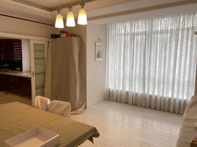 Продаж 3 к.к. в цетрі міста 192 м.кв. Без комісії.
