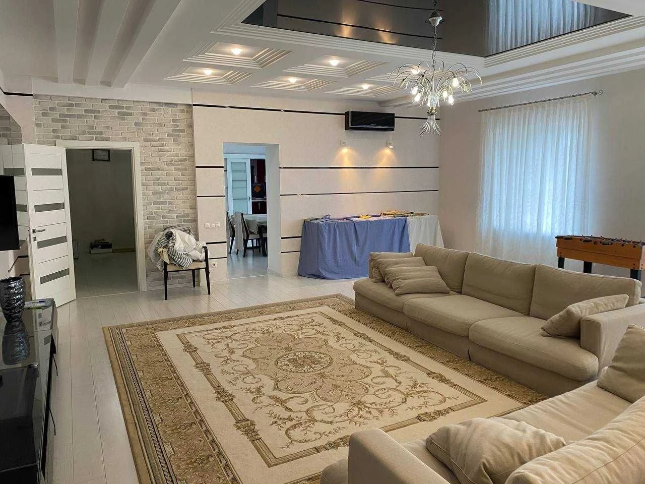 Продаж 3 к.к. в цетрі міста 192 м.кв. Без комісії.