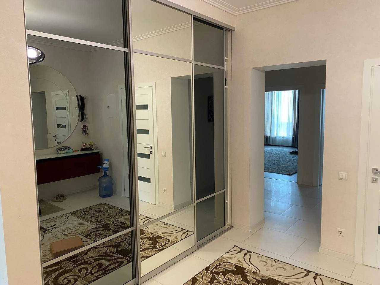 Продаж 3 к.к. в цетрі міста 192 м.кв. Без комісії.