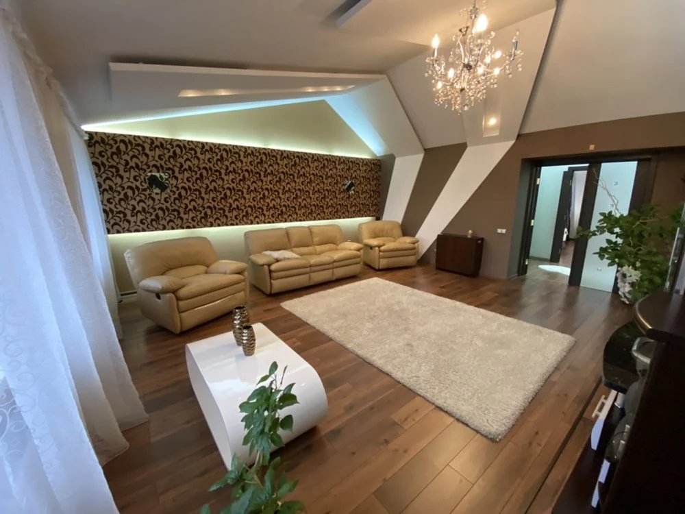 Продажа 2- уровненной стильной 4 комнатной квартиры