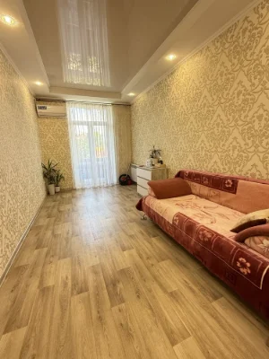 Продам гарну 2-кімнатну квартиру на вул.Декабристів у центрі