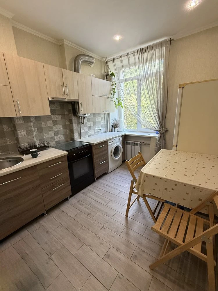 Продам гарну 2-кімнатну квартиру на вул.Декабристів у центрі
