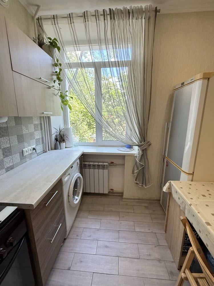 Продам гарну 2-кімнатну квартиру на вул.Декабристів у центрі