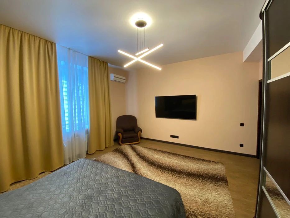 Продаж 2к квартири в новобудові в центрі, своє паркомісце (л