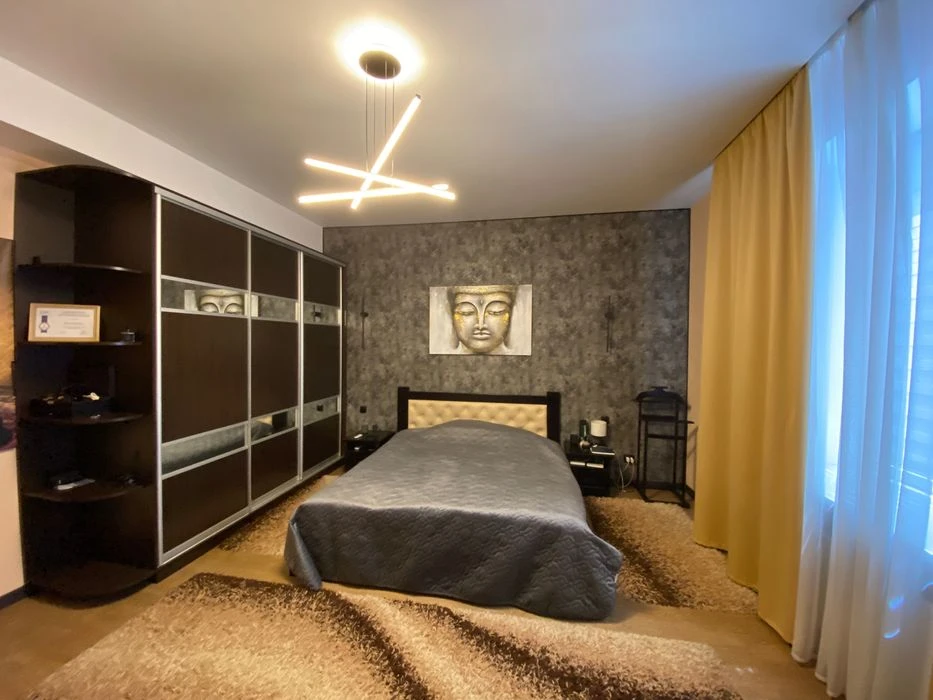 Продаж 2к квартири в новобудові в центрі, своє паркомісце (л