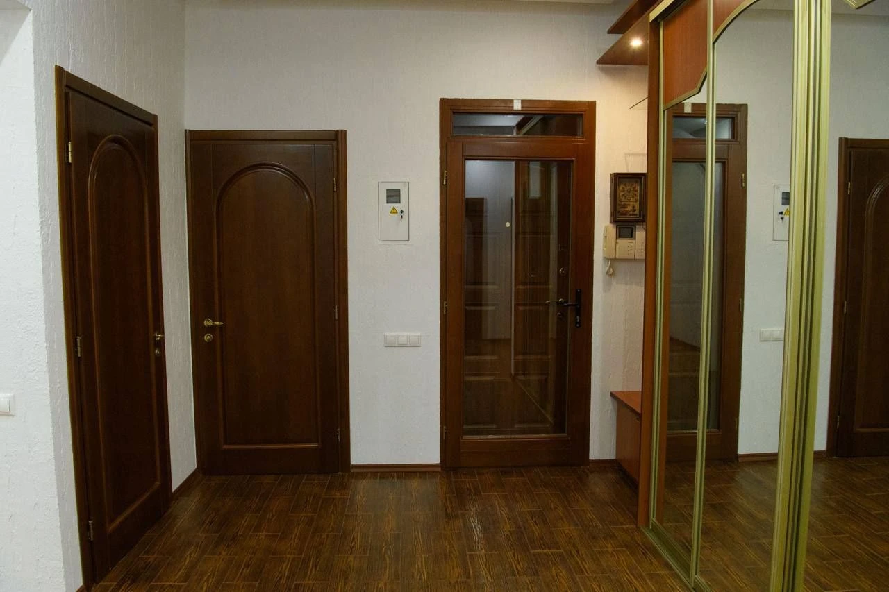 Продаю 4 к/к  в Коттедже центр