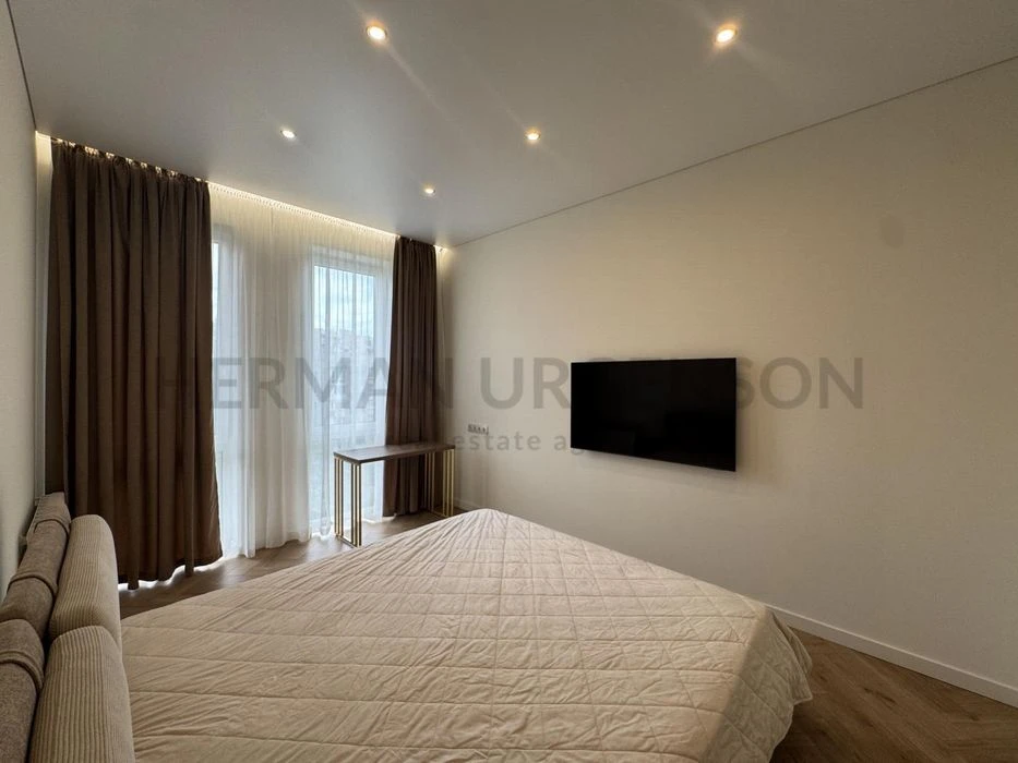 Продаж 1к квартири 46 м.кв / вул. В.Ковача, Центр