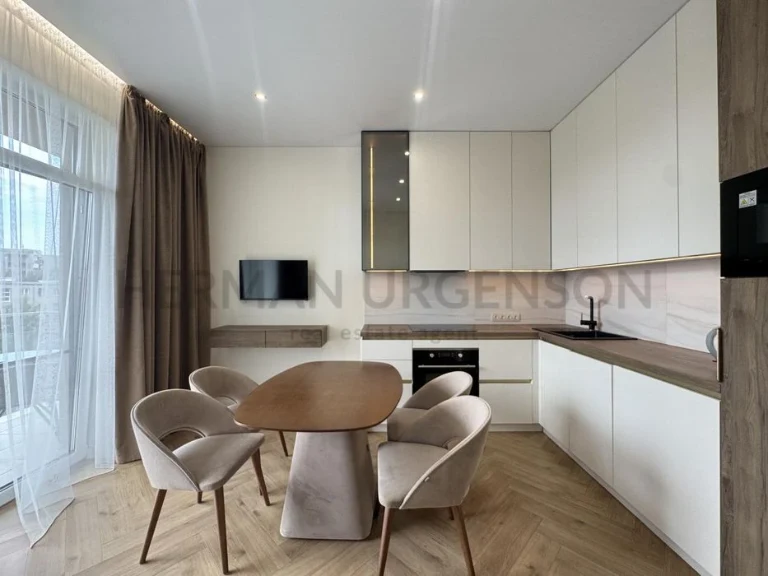 Продаж 1к квартири 46 м.кв / вул. В.Ковача, Центр