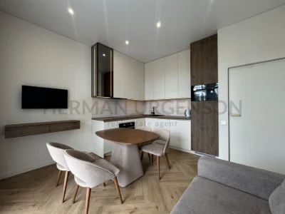 Продаж 1к квартири 46 м.кв / вул. В.Ковача, Центр