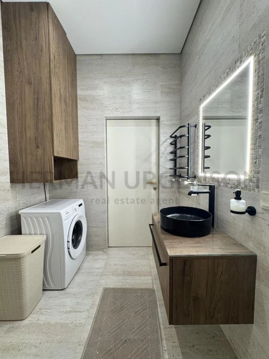 Продаж 1к квартири 46 м.кв / вул. В.Ковача, Центр