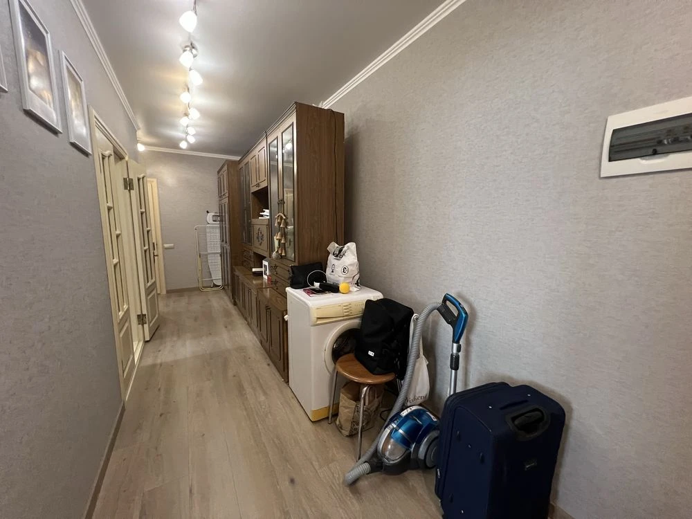 Продаю. 2 квартира. Центральный р-н/  ул. Ар.Старова