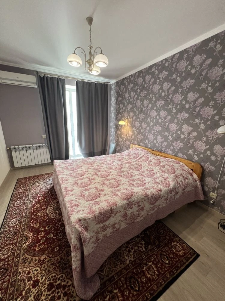 Продаю. 2 квартира. Центральный р-н/  ул. Ар.Старова