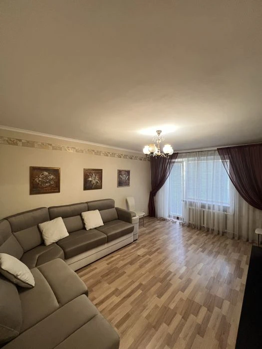В продажу 4 к к на вул. Південній з євроремонтом ( сертифіка