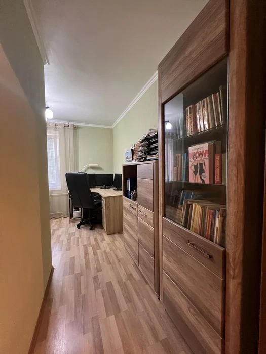 В продажу 4 к к на вул. Південній з євроремонтом ( сертифіка