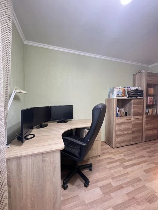 В продажу 4 к к на вул. Південній з євроремонтом ( сертифіка