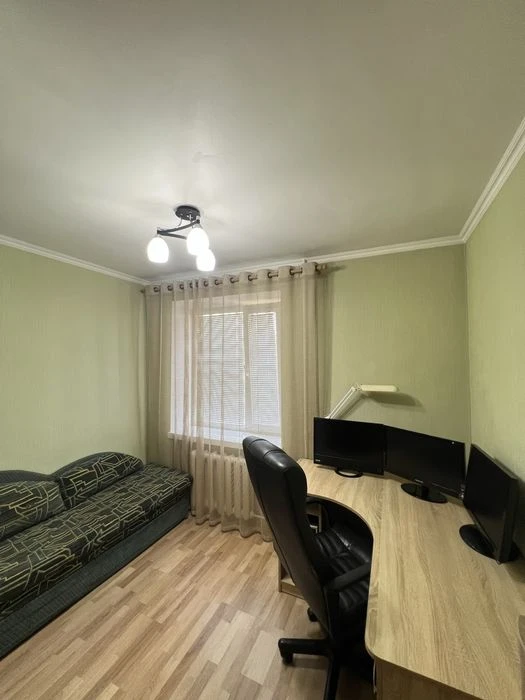 В продажу 4 к к на вул. Південній з євроремонтом ( сертифіка