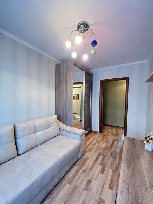 В продажу 4 к к на вул. Південній з євроремонтом ( сертифіка