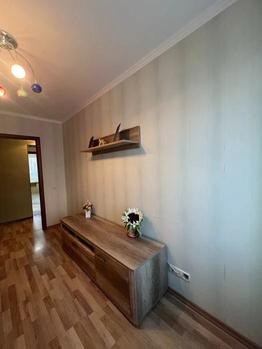 В продажу 4 к к на вул. Південній з євроремонтом ( сертифіка