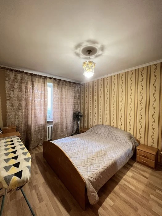 В продажу 4 к к на вул. Південній з євроремонтом ( сертифіка