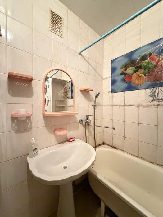 В Продажу 3 к к на вул. Ігоря Бедзая ( бувша Чкалова) , чешк