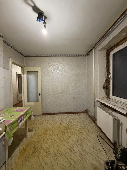 В Продажу 3 к к на вул. Ігоря Бедзая ( бувша Чкалова) , чешк