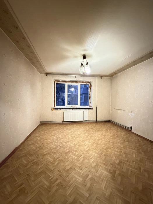 В Продажу 3 к к на вул. Ігоря Бедзая ( бувша Чкалова) , чешк