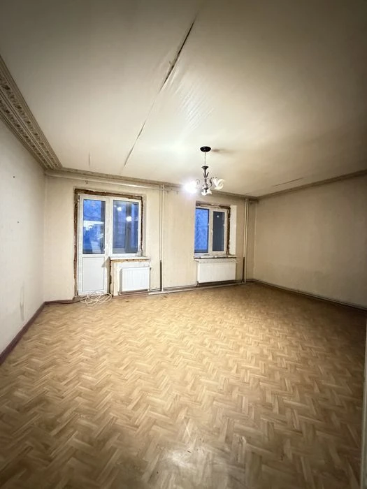 В Продажу 3 к к на вул. Ігоря Бедзая ( бувша Чкалова) , чешк