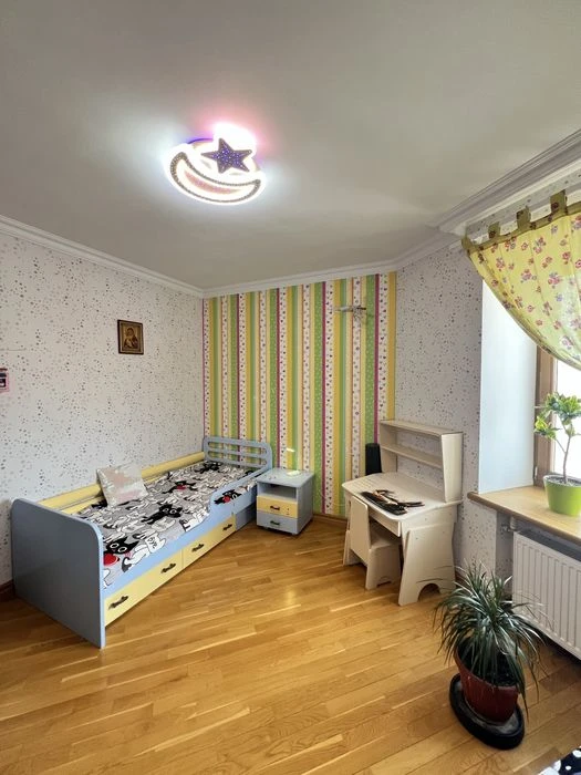В Продажу 5 к к в Центрі в Новобудові з євроремонтом