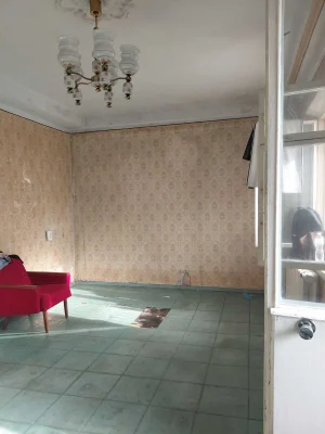 +Продам 2 ком. квартиру Школьная под ремонт 18000 дол.