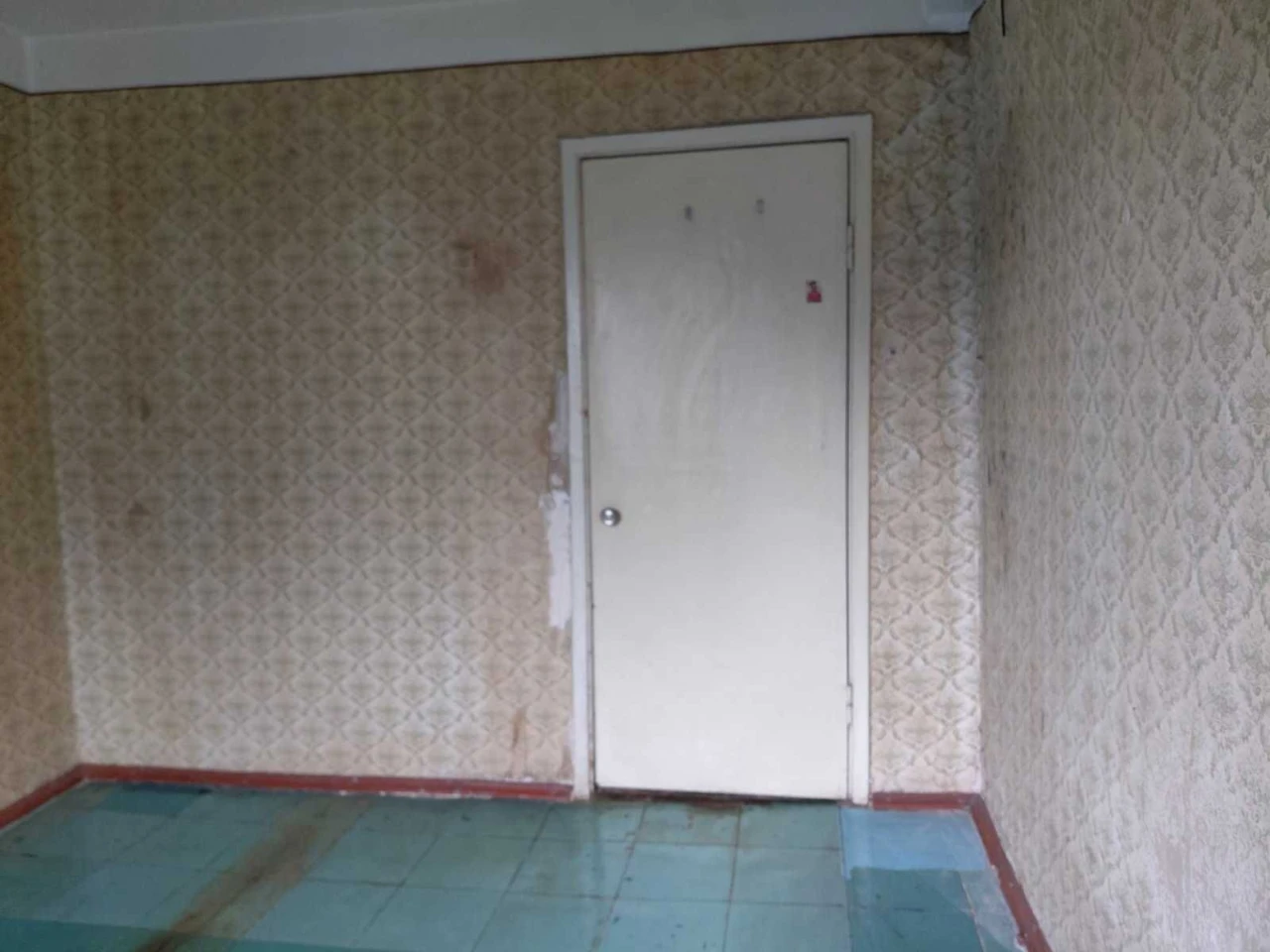 +Продам 2 ком. квартиру Школьная под ремонт 18000 дол.