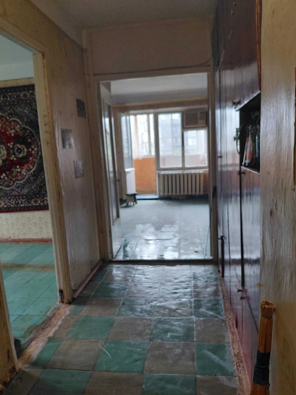 +Продам 2 ком. квартиру Школьная под ремонт 18000 дол.