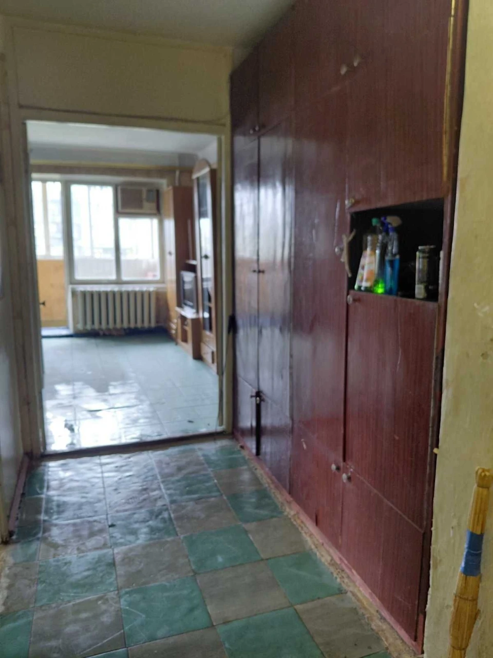 +Продам 2 ком. квартиру Школьная под ремонт 18000 дол.