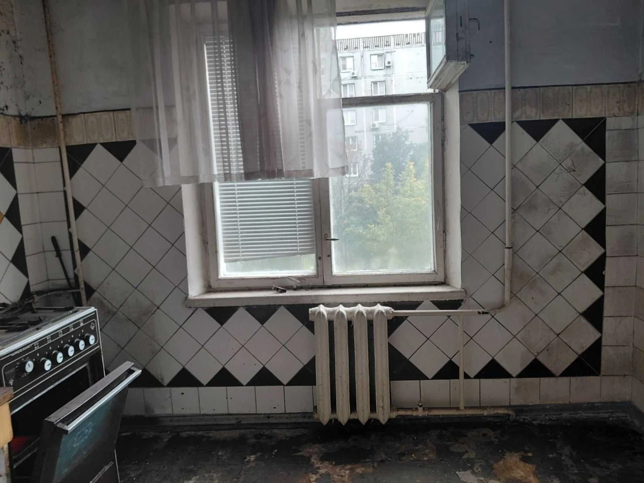 +Продам 2 ком. квартиру Школьная под ремонт 18000 дол.
