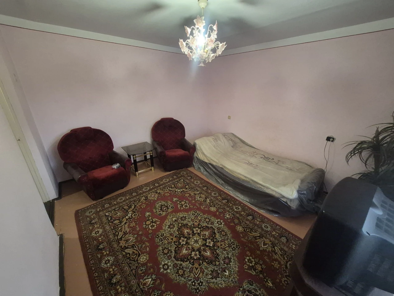 Продаж 1 кімнатної квартири по вул. Хотинській  49 Б