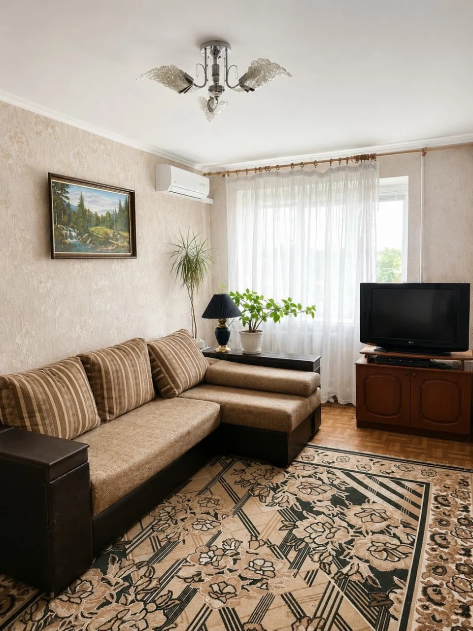 Велика 2к квартира (61м²) з величезною кухнею 13.6м² – вул.