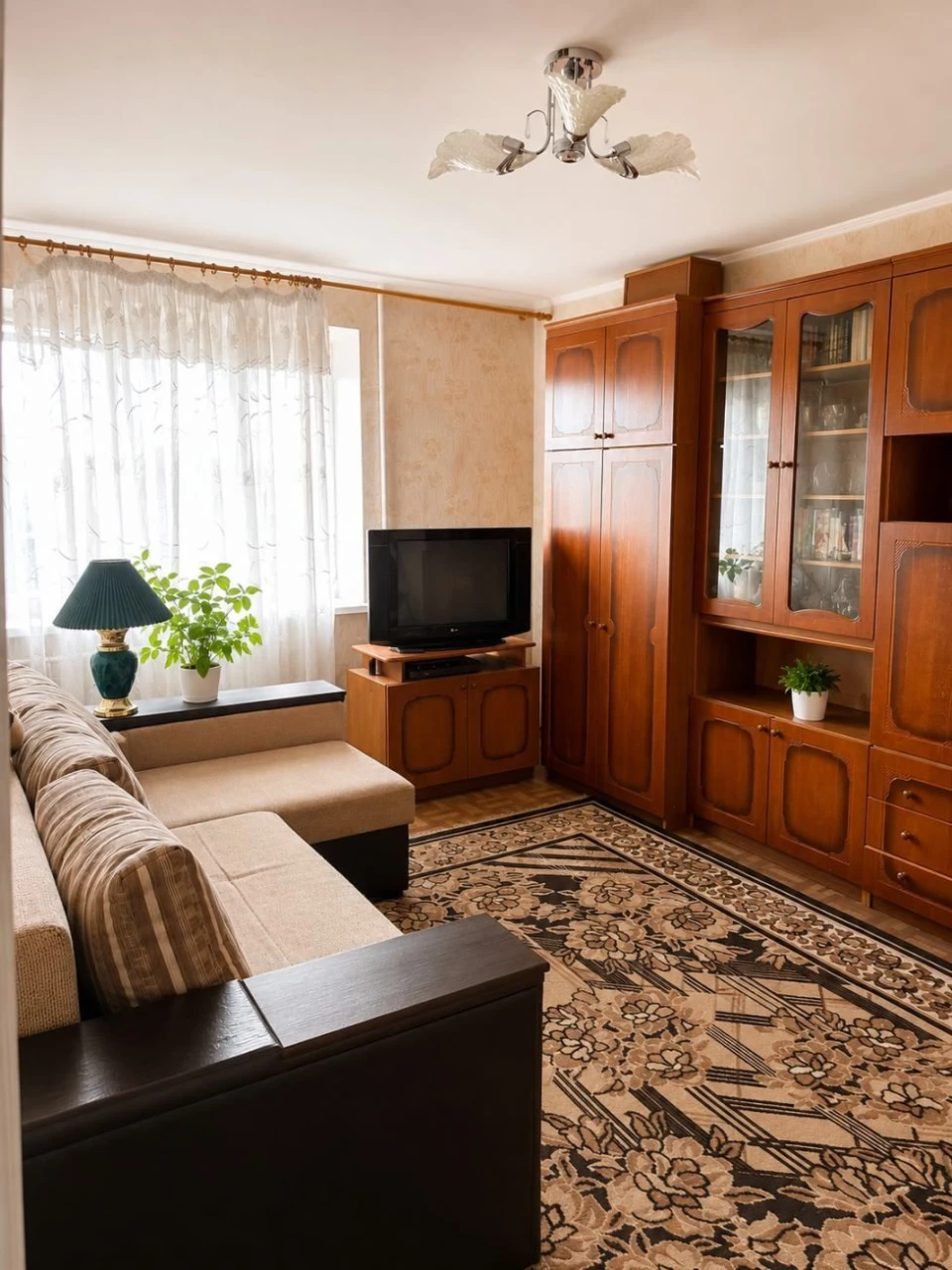 Велика 2к квартира (61м²) з величезною кухнею 13.6м² – вул.