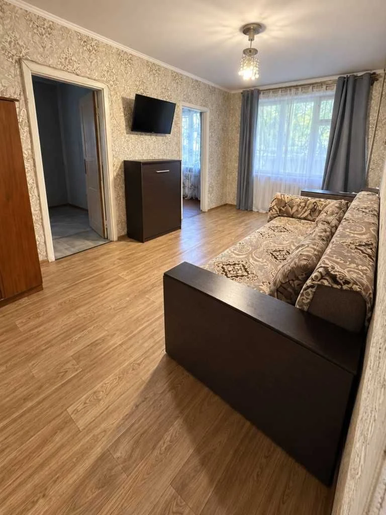 Продаж 4-к квартири !! Поруч зупинка/школа/супермаркети/