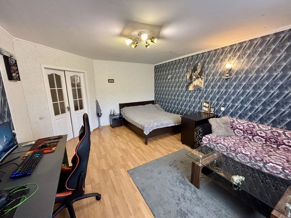 Простора 1-к квартира 50 м² (можна в 2-к), вул. Олександра Б