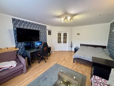 Простора 1-к квартира 50 м² (можна в 2-к), вул. Олександра Б