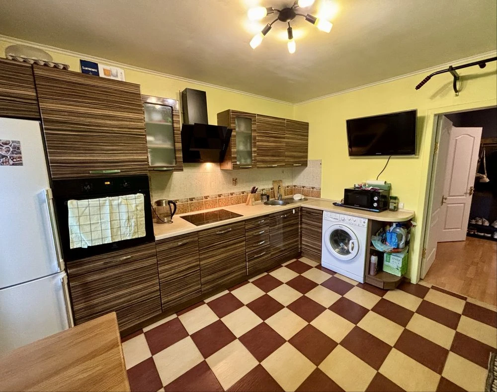 Простора 1-к квартира 50 м² (можна в 2-к), вул. Олександра Б