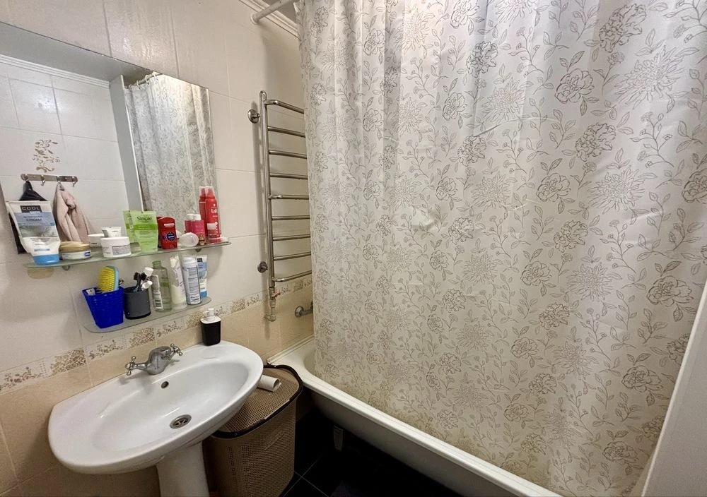 Простора 1-к квартира 50 м² (можна в 2-к), вул. Олександра Б